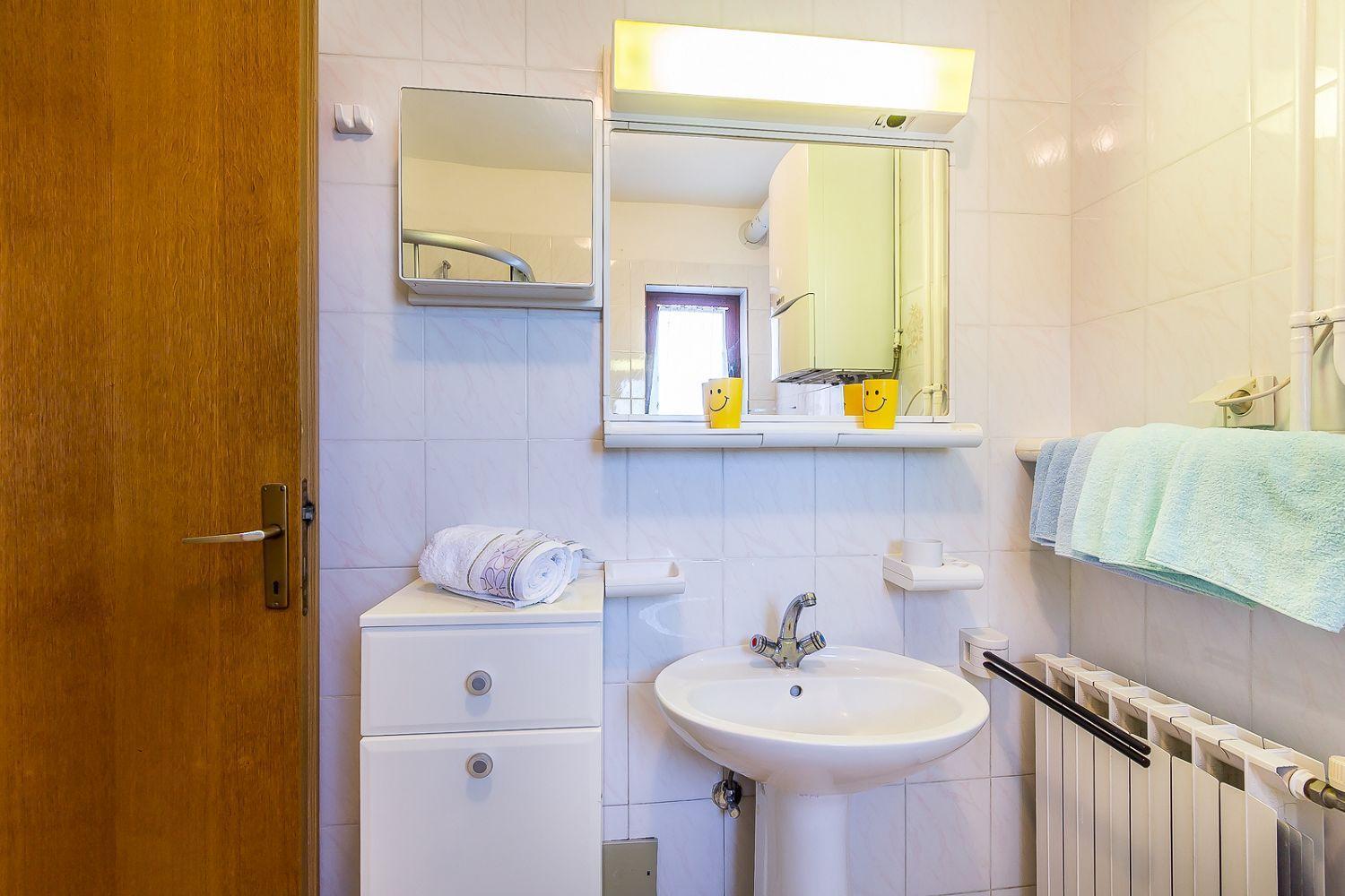 Ferienwohnung Mit Wlan, Klima, Parkplatz, Grill Und Grossem Garten Zum Fussball Spielen Gajana Ngoại thất bức ảnh