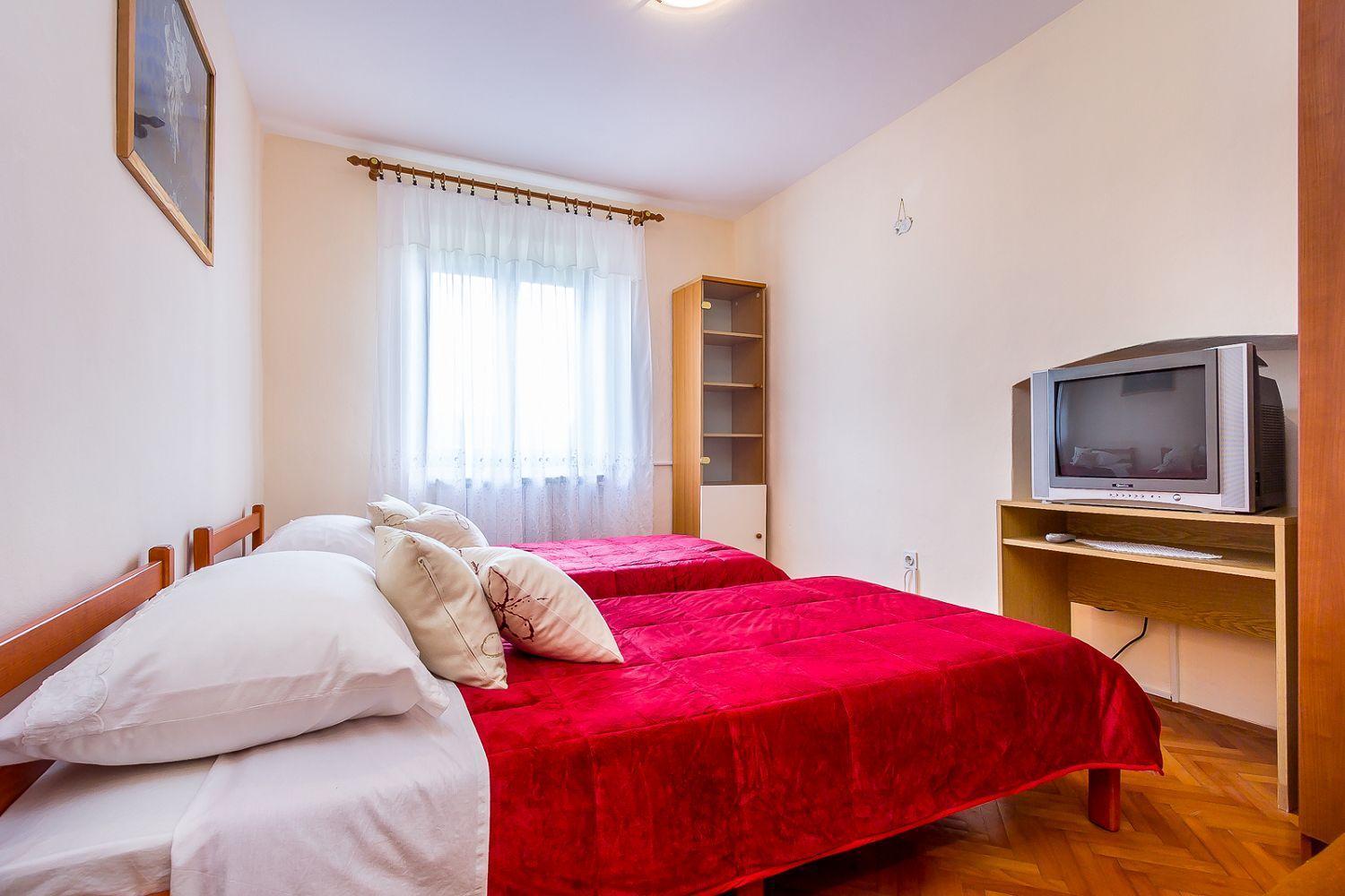 Ferienwohnung Mit Wlan, Klima, Parkplatz, Grill Und Grossem Garten Zum Fussball Spielen Gajana Ngoại thất bức ảnh