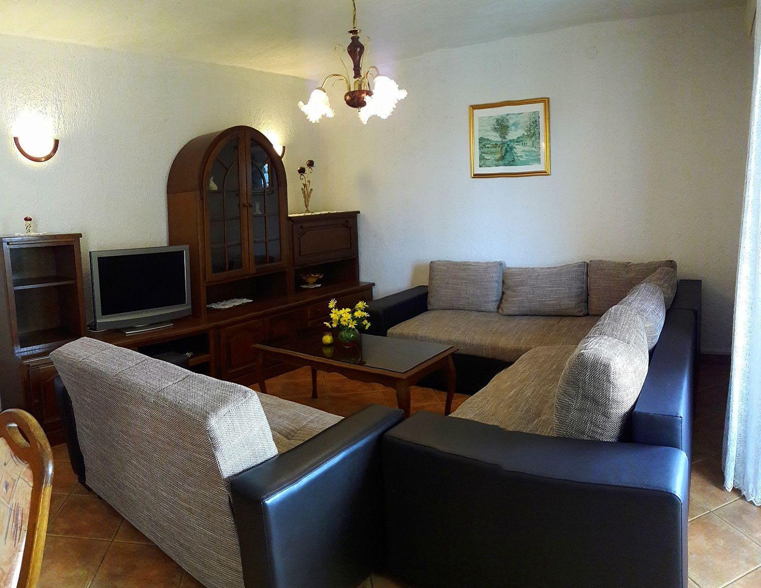 Ferienwohnung Mit Wlan, Klima, Parkplatz, Grill Und Grossem Garten Zum Fussball Spielen Gajana Ngoại thất bức ảnh