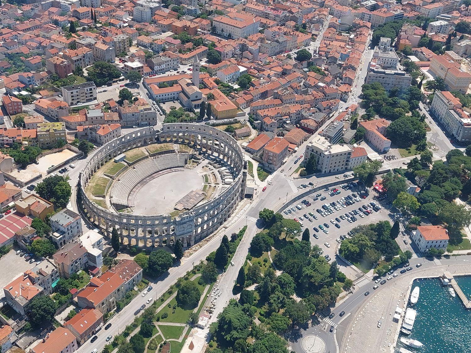 Ferienwohnung Mit Wlan, Klima, Parkplatz, Grill Und Grossem Garten Zum Fussball Spielen Gajana Ngoại thất bức ảnh